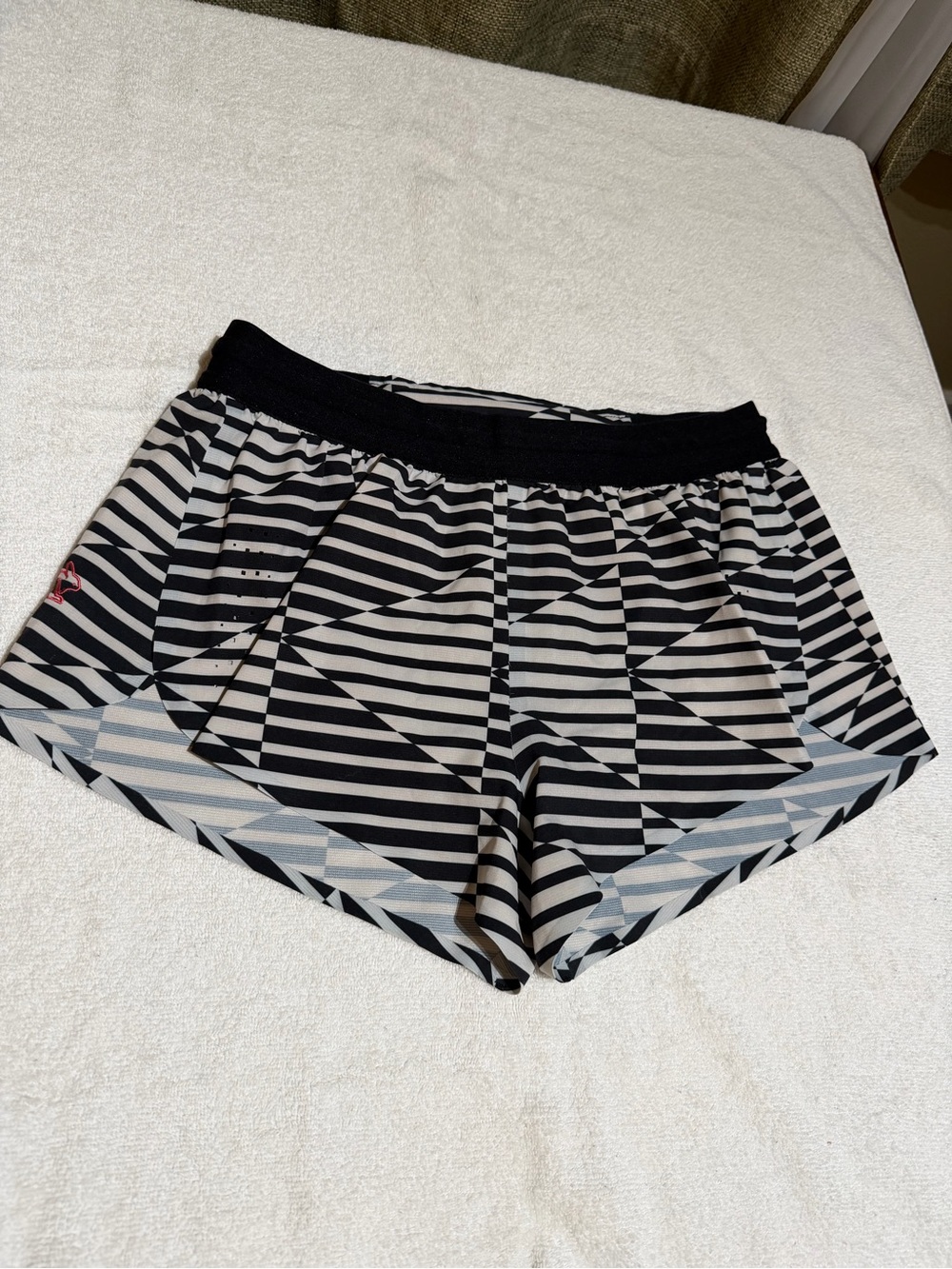 Women’s Rabbit fuel n fly Black & White Shorts